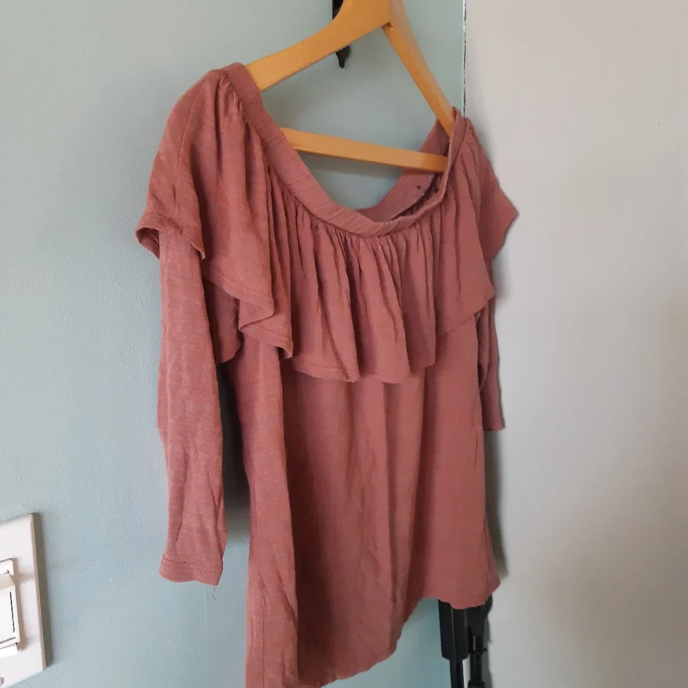 Red Blue Heathered Ruffled Top - Medium - Picture 3 of 3
